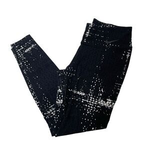 EUC Nike Women's Printed Pattern Legendary Tights Large‎